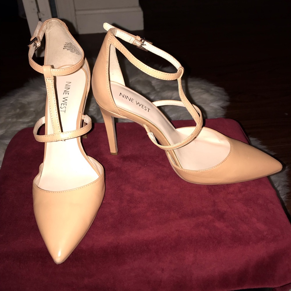 Beautiful nude pumps